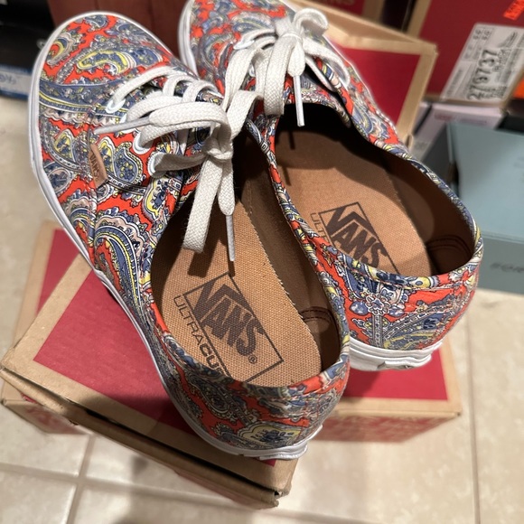 Women’s Vans - Picture 4 of 5